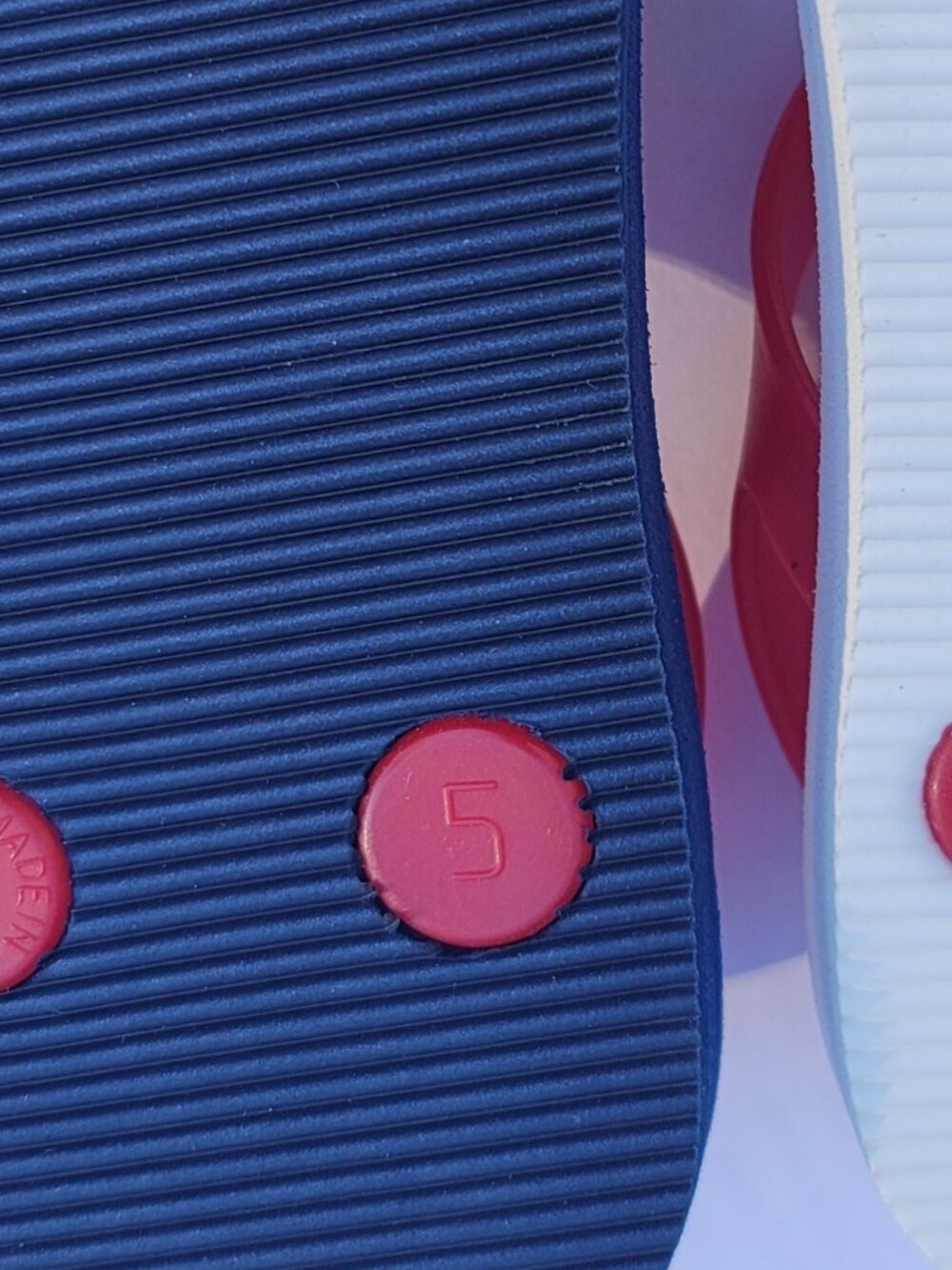 Old Navy Kids Flip Flops Size 5 Red White Blue Thong Sandals Flag Print - Picture 6 of 6